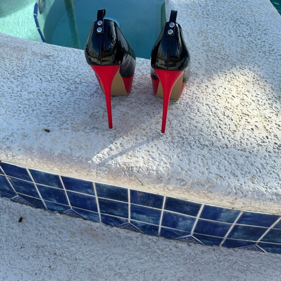 Elegant Black and Red Platform Heels - Picture 5 of 6